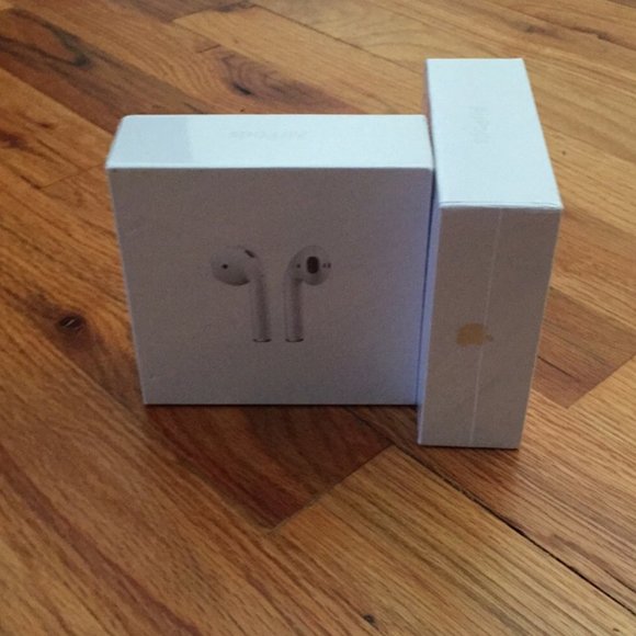 Apple Airpods 1st generation with charging case - Picture 1 of 3